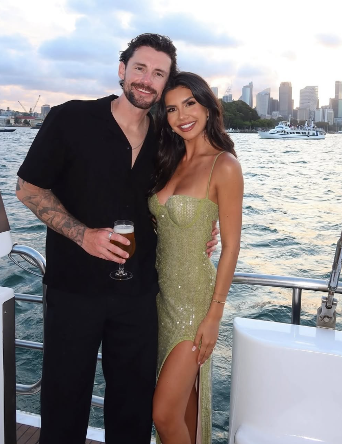 Shiny Green Sheath Spaghetti Strap Sequin Open Back Prom Dress Evening Dress with Slit SH4044