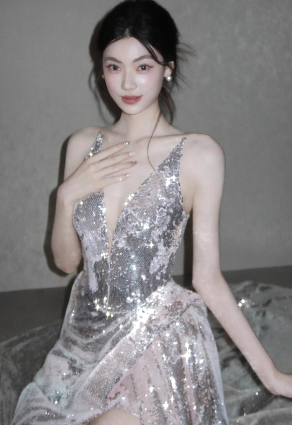 Shiny Silver Sequin Spaghetti Strap V Neck Prom Dress Evening Dress with Slit SH4057