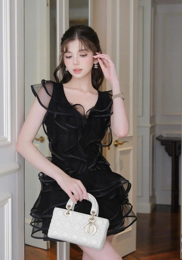 Black A Line V Neck Ruffle Layered Tulle Short Homecoming Dress Outfits SH4432