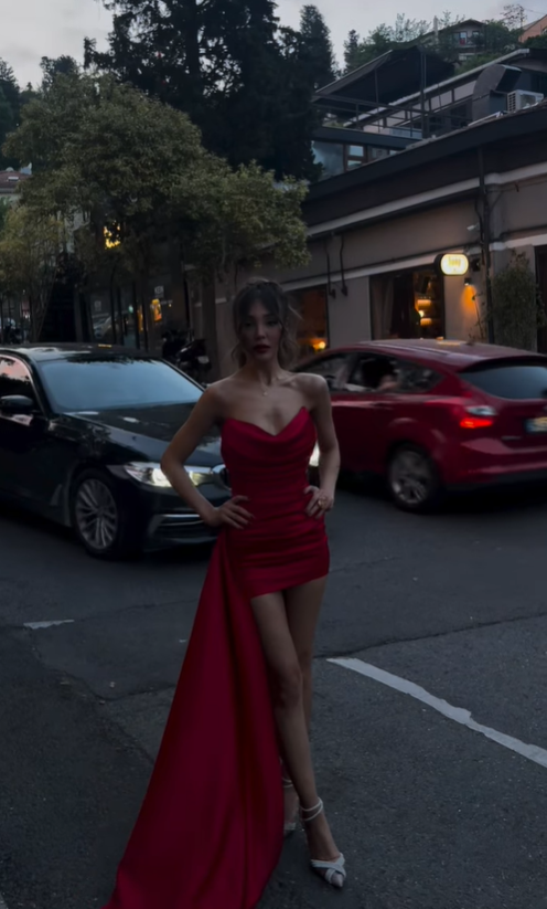 Red Sexy Sheath Sweetheart Neck Pleated Satin Mini Homecoming Dress Birthday Dress SH3947