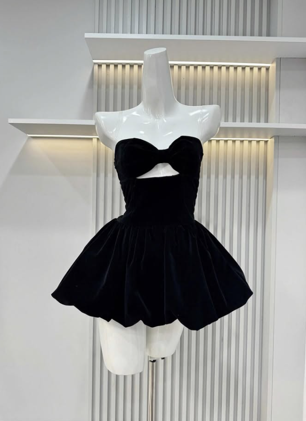 Black A Line Sweetheart Neck Velvet Short Homecoming Dress Outfits SH4435
