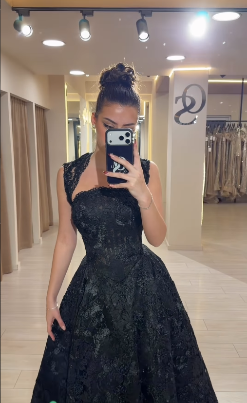 Elegant Classic A Line Straps Black Lace Backless Long Prom Dress SH5305