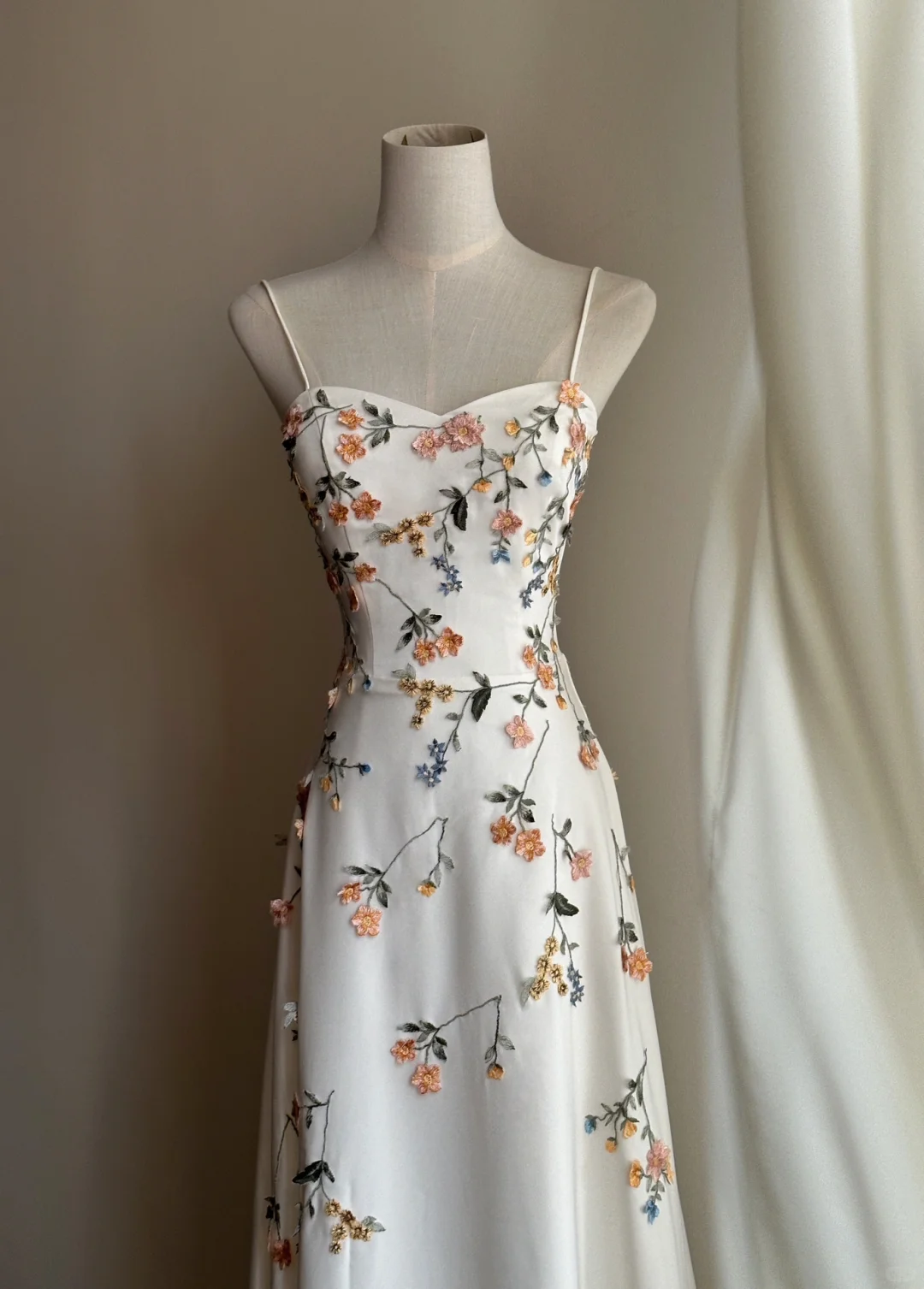 Elegant Floral A Line Spaghetti Strap White Satin Long Prom Dress Formal Dress 16th Birthday Dress SH3961