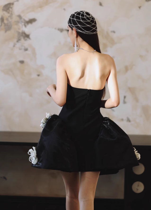 Black Sexy A Line Sweetheart Neck White Appliques Satin Short Homecoming Dress Cocktail Dress SH3575