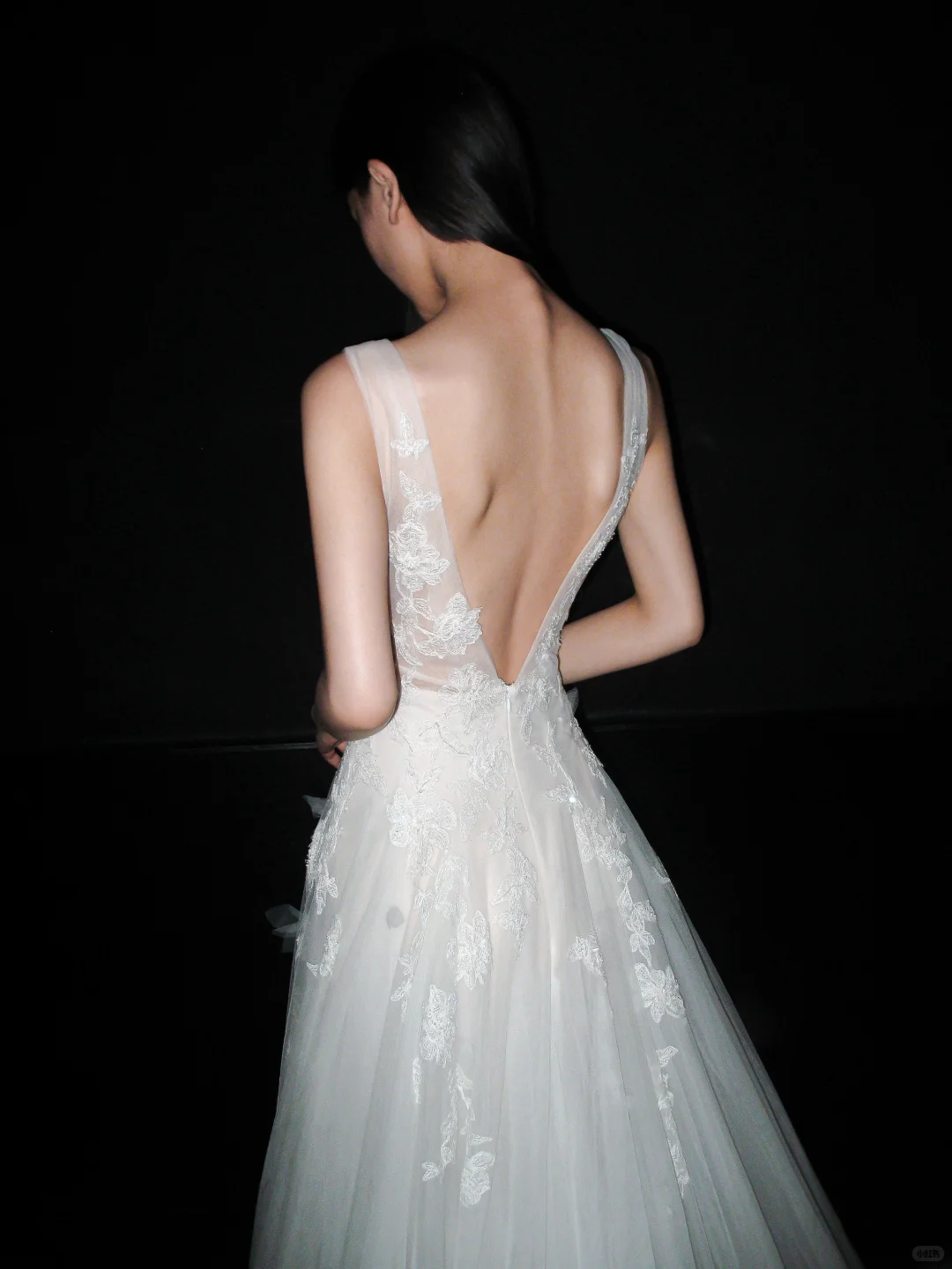 Gentle A Line V Neck Appliques White Tulle Long Wedding Dress SH5956