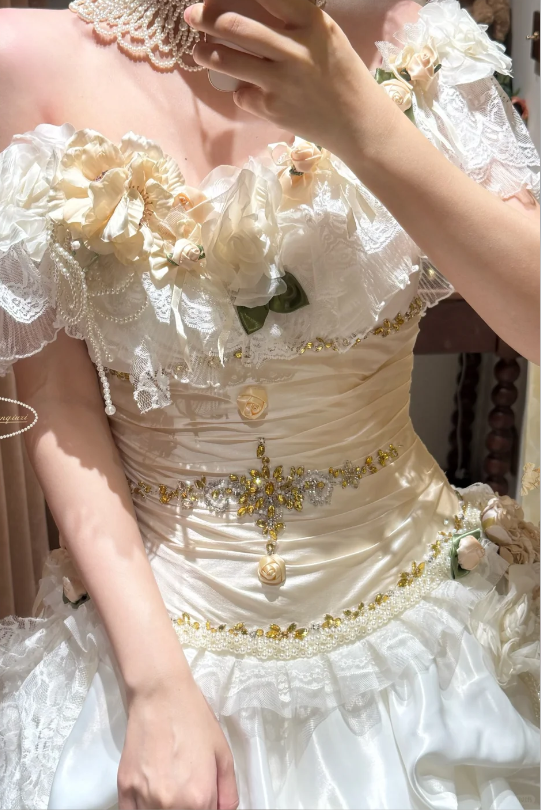 Glamorous Retro Ball Gown V Neck 3D Floral Layered Lace Satin Wedding Dress Prom Dress SH5886
