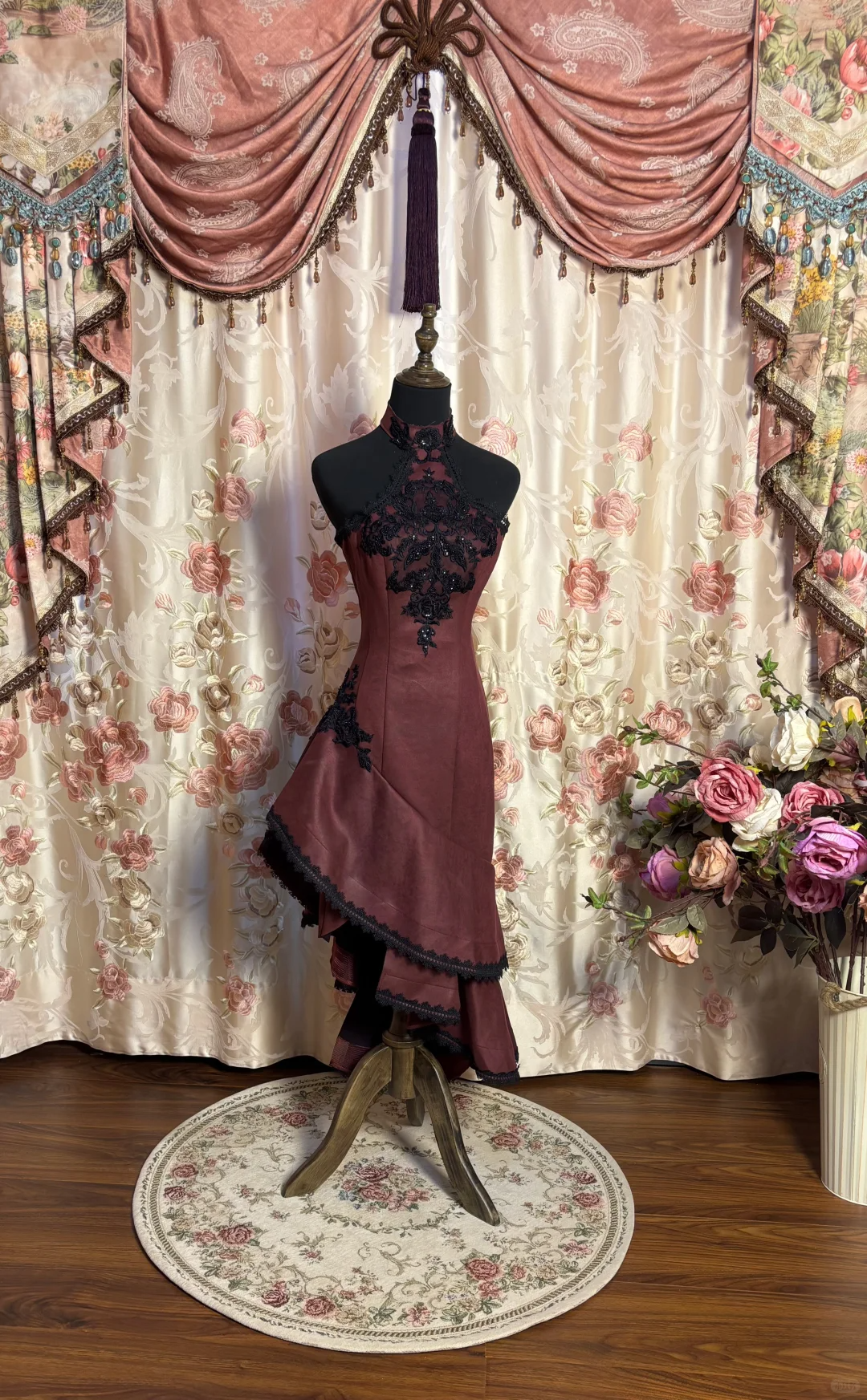 Sexy Burgundy Mermaid Halter Black Appliques Satin Homecoming Dress Cocktail Dress SH3708