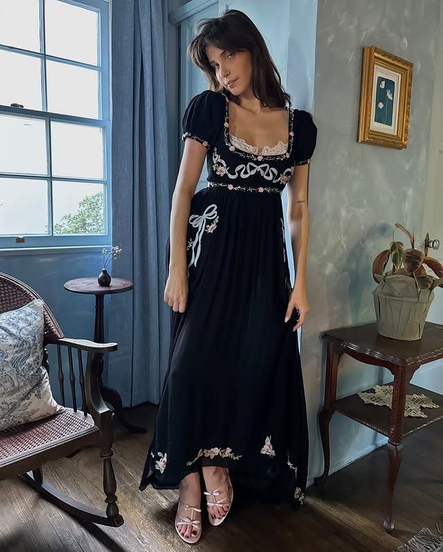 Vintage A Line Puff Sleeve Embroidery Black Satin Long Party Dress Prom Dress SH7636