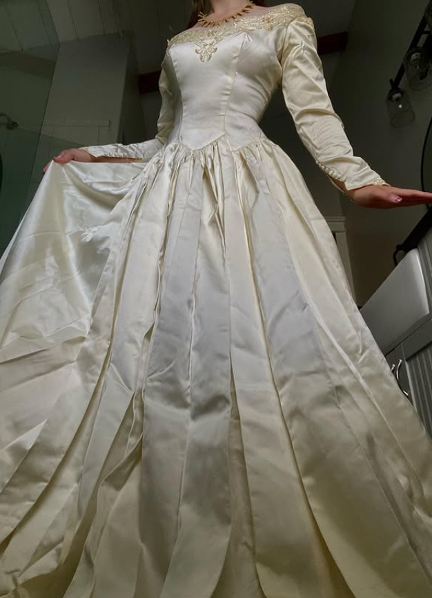 Retro Light Apricot A Line Long Sleeve Beaded Satin Wedding Dress Prom Dress SH5935