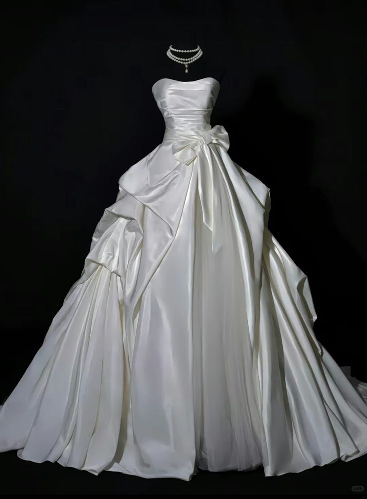 Classic Ball Gown Sweetheart Neck Bow Satin Long Wedding Dress SH4142