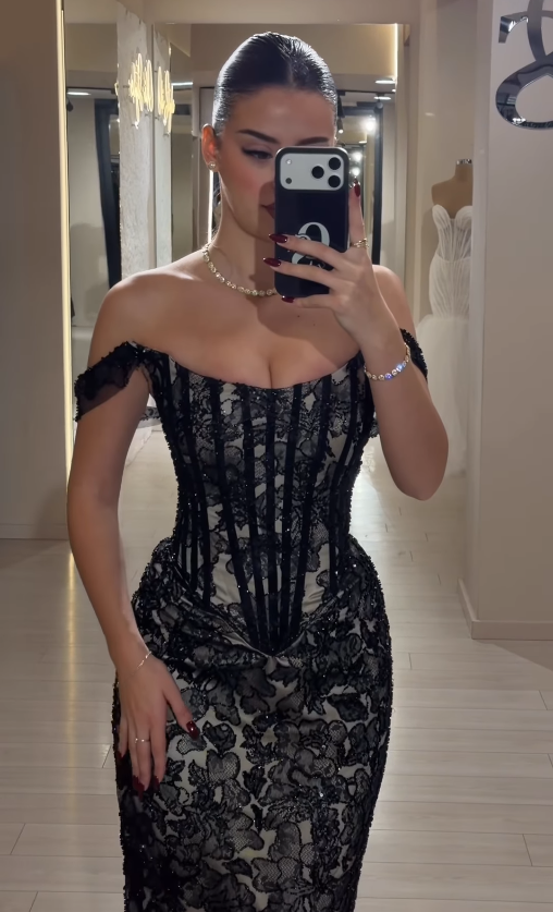 Sexy Mermaid Off the Shoulder Corset Beaded Black Lace Long Prom Dress SH5304