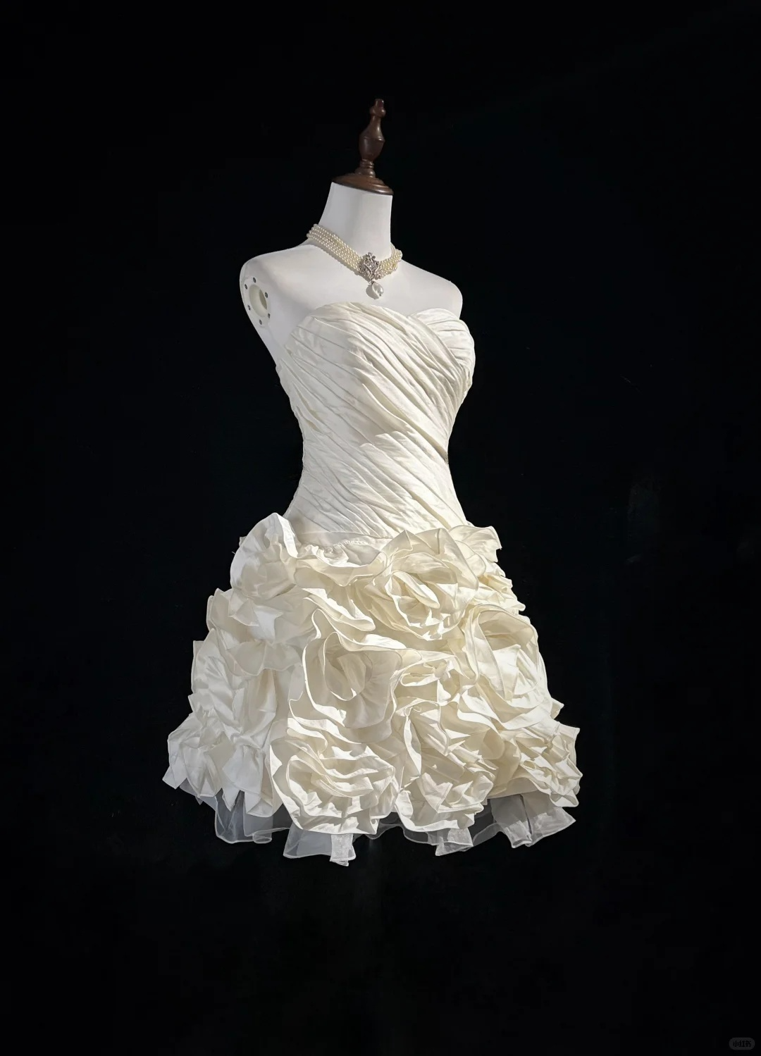 Ivory A Line Sweetheart Neck Pleated Flower Satin Short Homecoming Dress Cocktail Dress SH3147