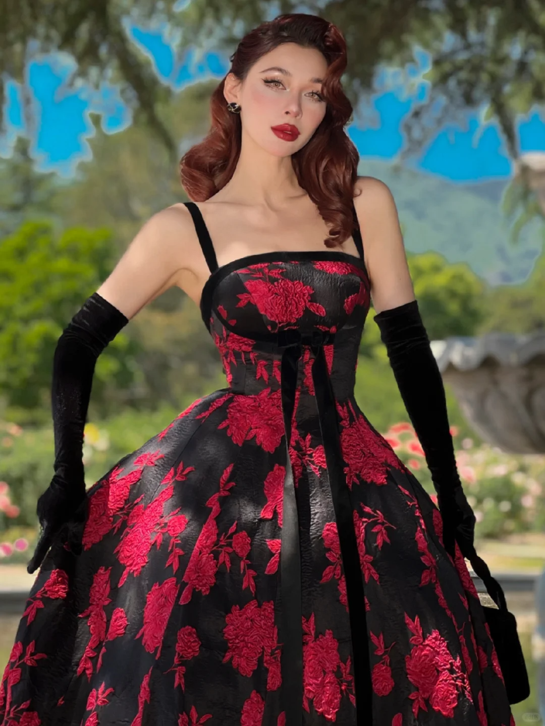 Vintage A Line Spaghetti Strap Red Appliques Black Satin Prom Dress Evening Dress SH4255