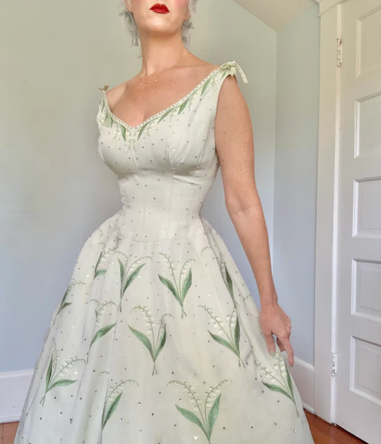 Lily of the Valley Embroidery Exquisite V Neck Satin Party Dress Prom Dress SH3596