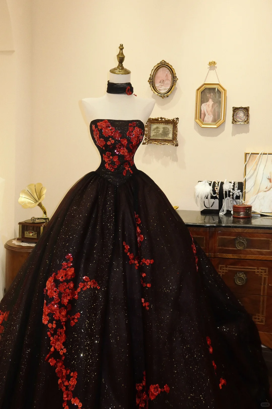 Black Sequin Appliques Ball Gown Strapless Long Prom Dress Evening Dress SH3673