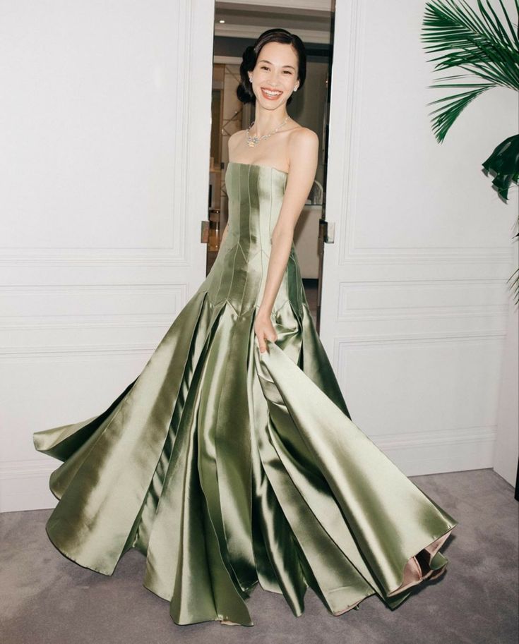 Glamorous Long Dusty Sage Sleeveless Mermaid Evening Dresses With Glitter