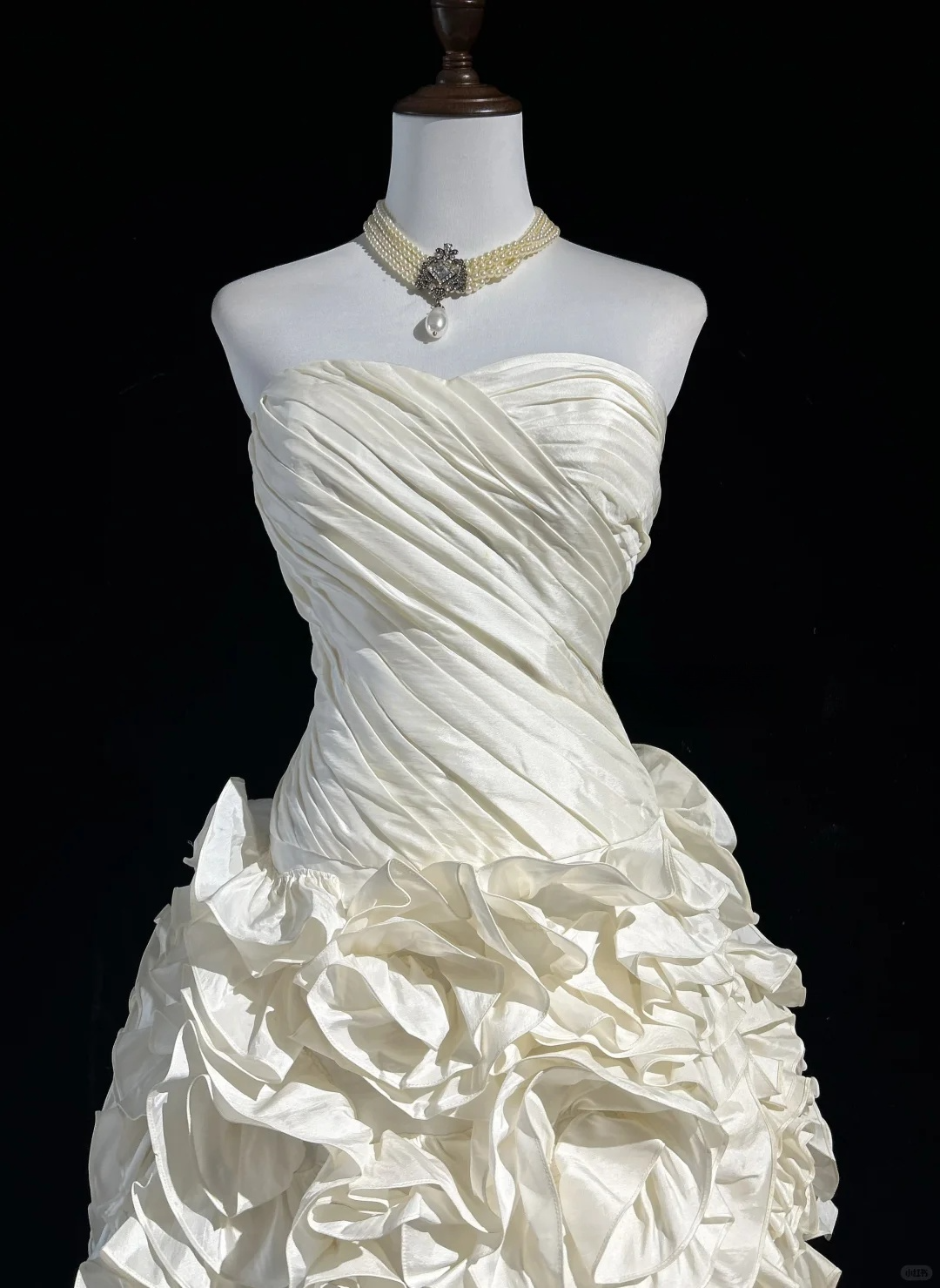 Ivory A Line Sweetheart Neck Pleated Flower Satin Short Homecoming Dress Cocktail Dress SH3147