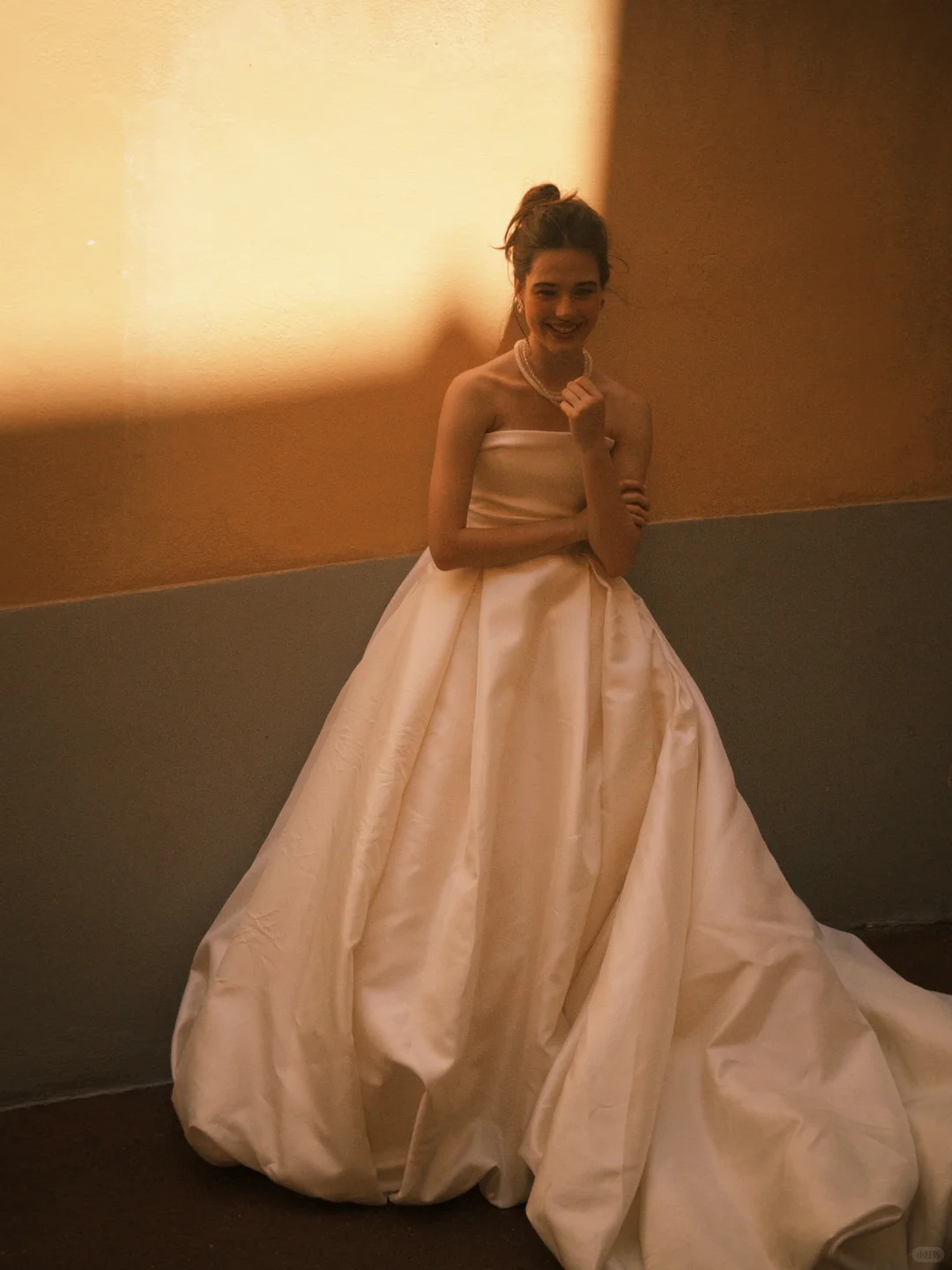 Simple Classic Ball Gown Strapless White Satin Tulle Long Wedding Dress SH5099