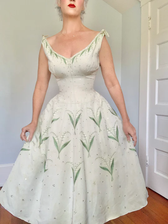 Lily of the Valley Embroidery Exquisite V Neck Satin Party Dress Prom Dress SH3596
