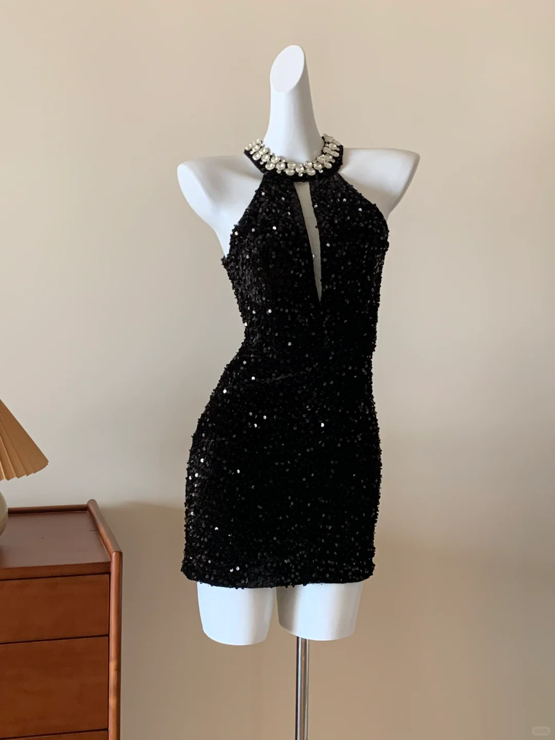 Sexy Sheath Halter Rhinestone Black Sequin Short Mini Homecoming Dress Cocktail Dress SH3152