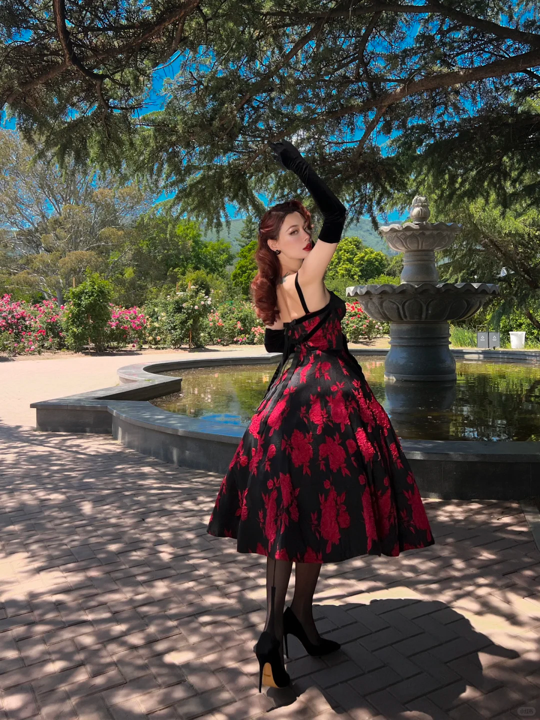 Vintage A Line Spaghetti Strap Red Appliques Black Satin Prom Dress Evening Dress SH4255