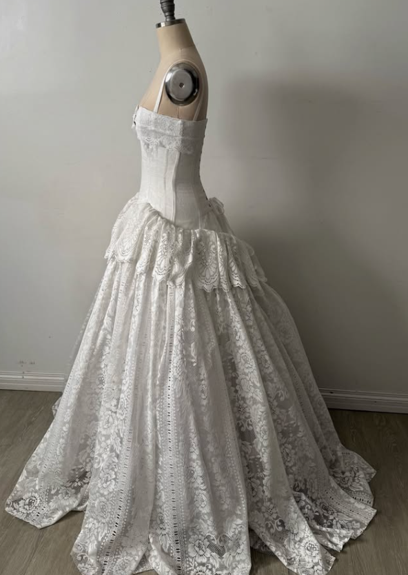 Vintage Unique A Line Straps White Lace Long Wedding Dress SH5403
