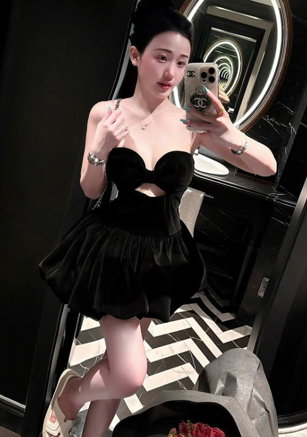 Black A Line Sweetheart Neck Velvet Short Homecoming Dress Outfits SH4435