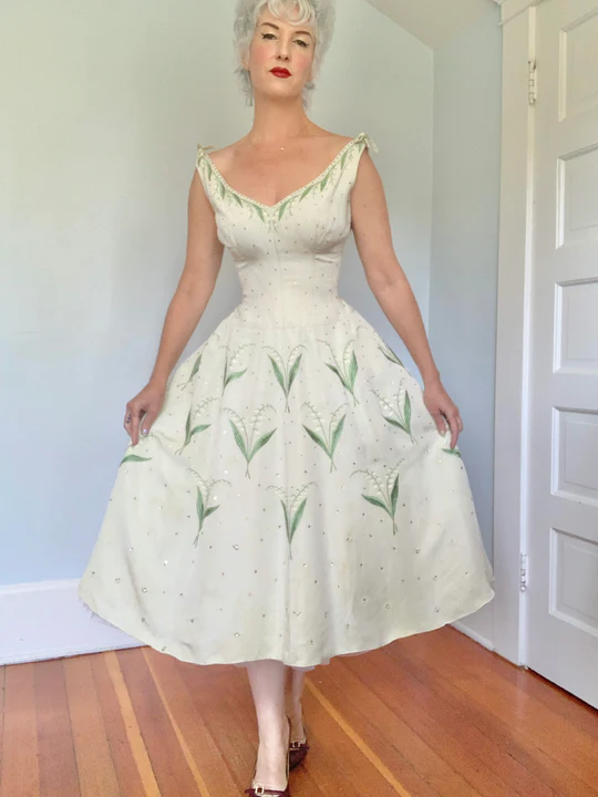 Lily of the Valley Embroidery Exquisite V Neck Satin Party Dress Prom Dress SH3596