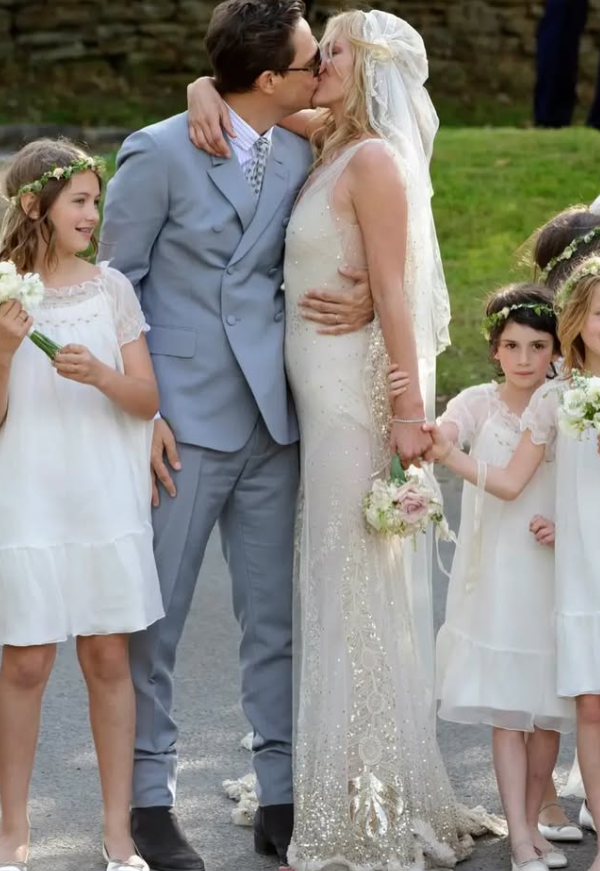 Romantic Shiny Mermaid V Neck Luxurious Beaded Ivory Chiffon Long Sweep Wedding Dress SH5465