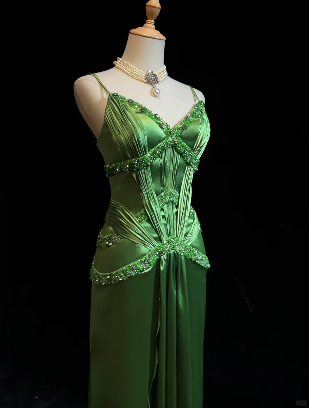 Elegant Green A Line Spaghetti Straps Beaded Pleated Satin Prom Dress Evening Dress SH3335