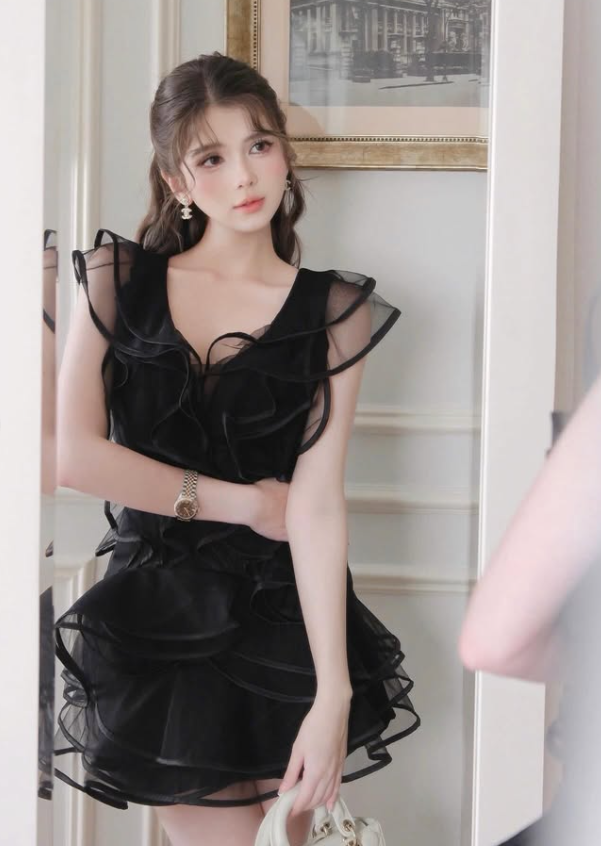 Black A Line V Neck Ruffle Layered Tulle Short Homecoming Dress Outfits SH4432