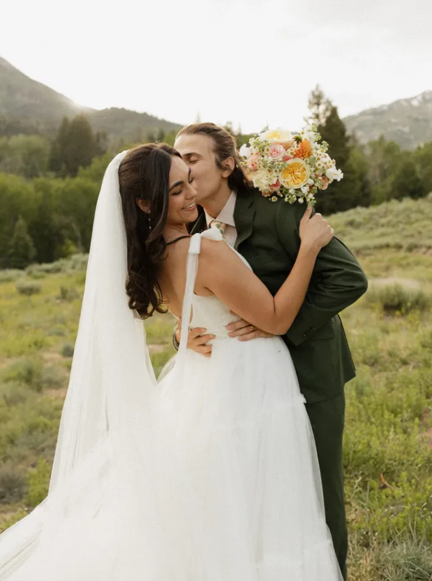Ethereal Ball Gown Spaghetti Straps White Tulle Long Wedding Dress SH7148