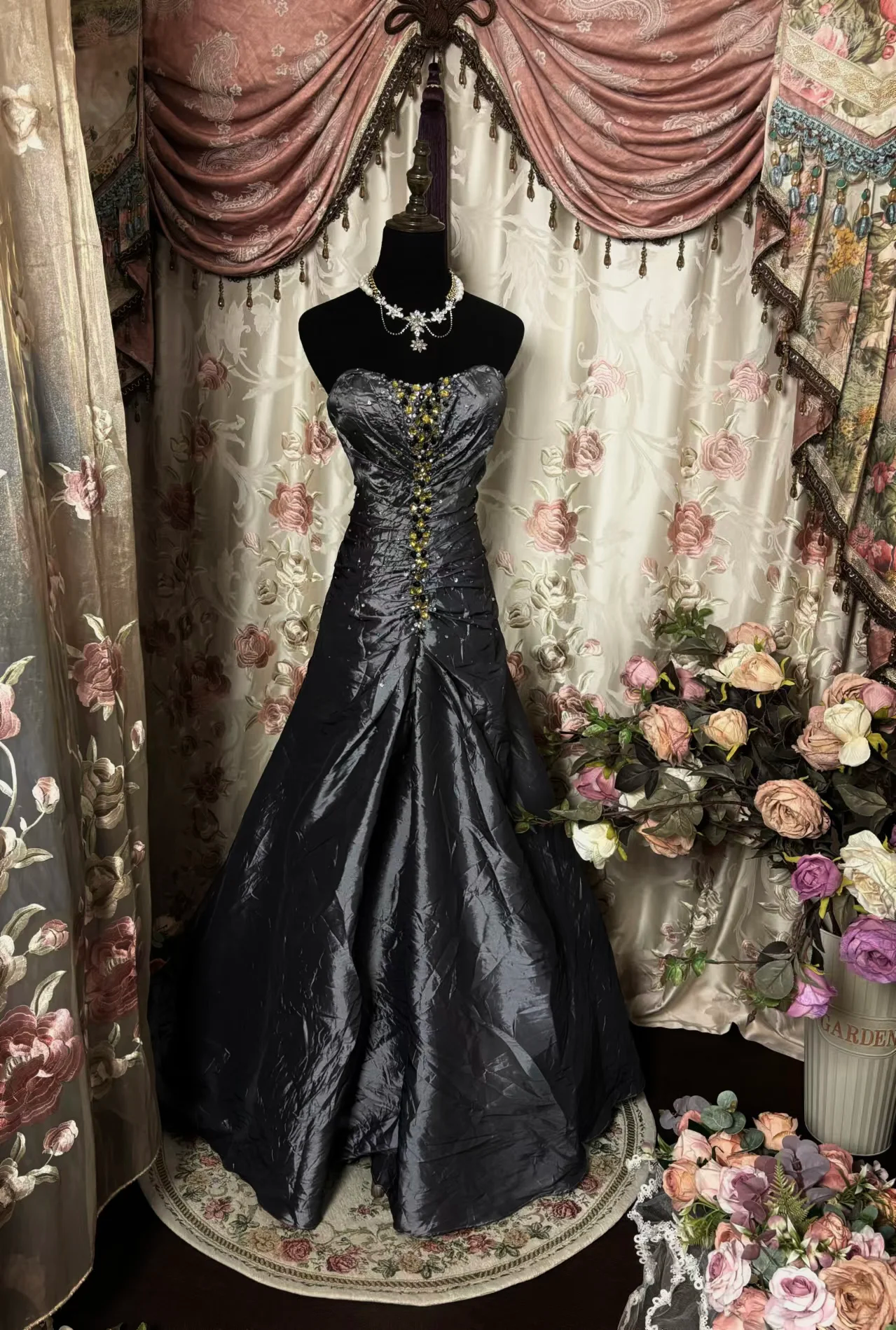 Vintage Burgundy Ball Gown Strapless Pleated Yellow Beaded Satin Long Prom Dress Evening Dress SH3733