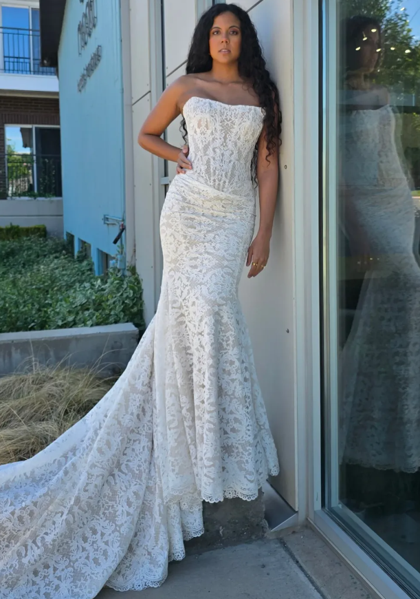 Sexy Mermaid Strapless Corset White Lace Long Train Wedding Dress SH6198