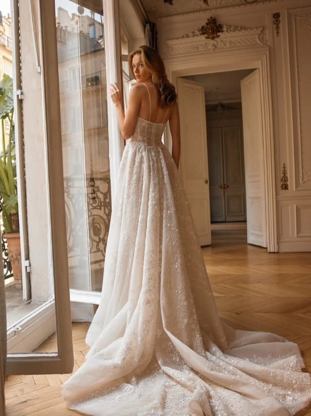 Glamorous Ball Gown Spaghetti Strap Exquisite Beaded Tulle Long Train Wedding Dress SH6998