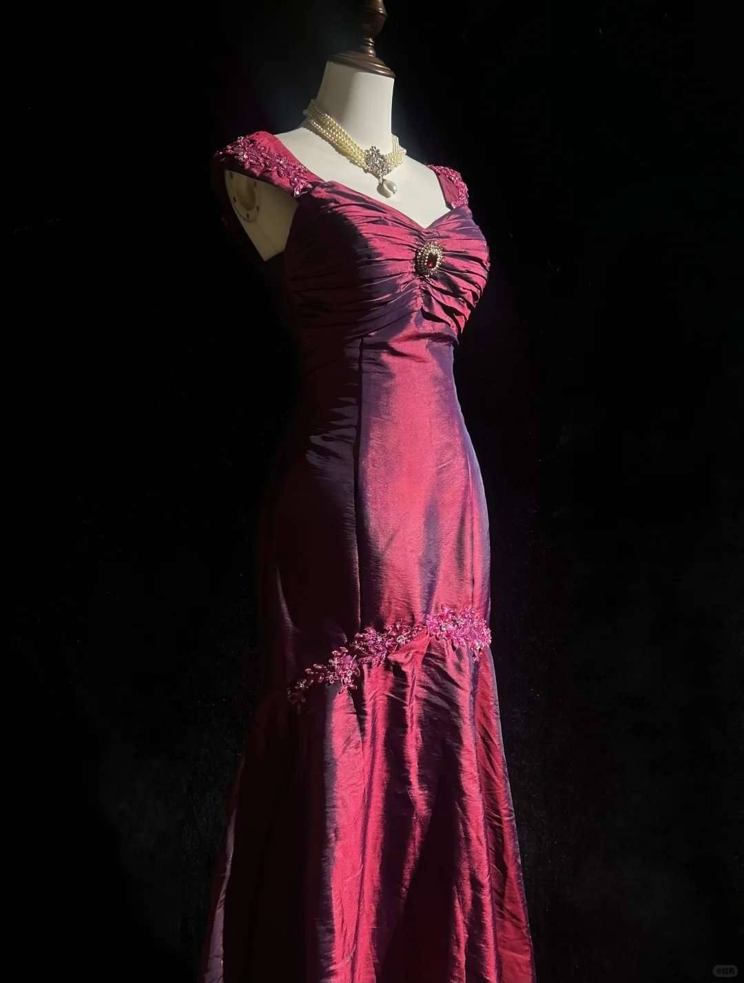 Retro Burgundy Mermaid Straps Appliques Satin Prom Dress Evening Dress SH3330