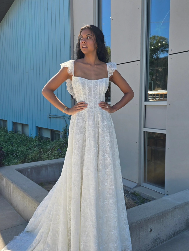 Gentle A Line Straps Corset White Lace Long Wedding Dress SH6996