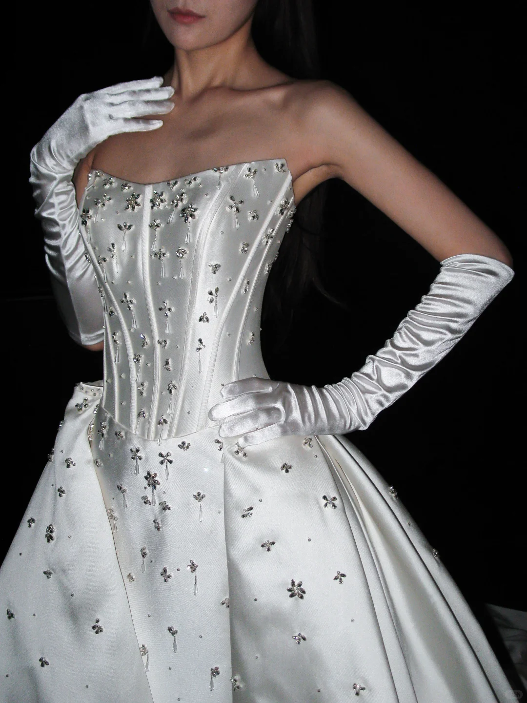Stunning Ball Gown Strapless Shiny Beaded White Satin Long Train Wedding Dress SH8888