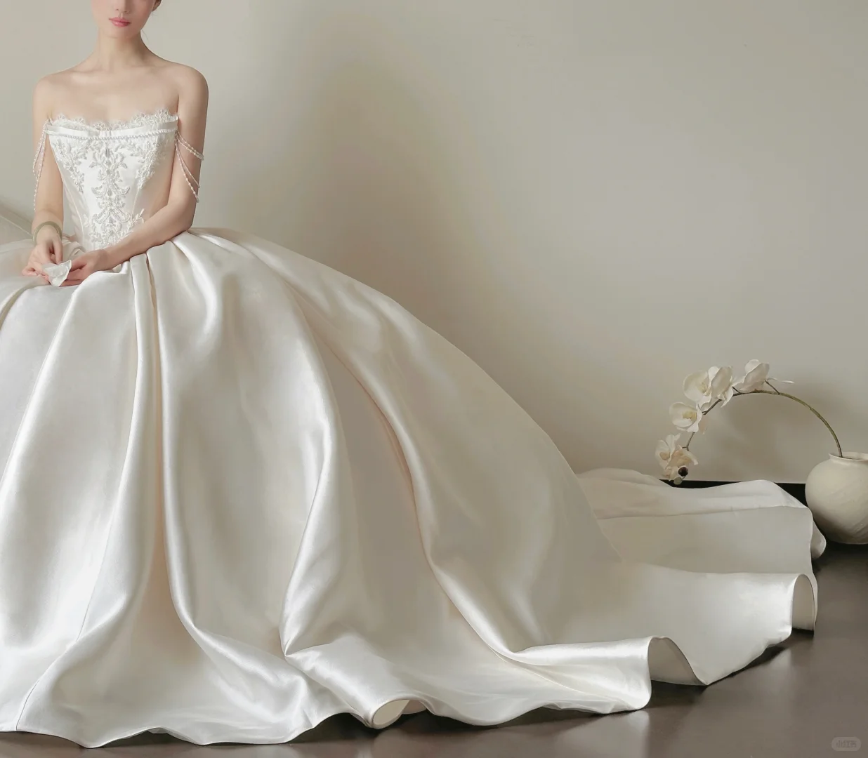 White Pearl Ball Gown Strapless Appliques Satin Long 16th Birthday Dress Wedding Dress SH3962