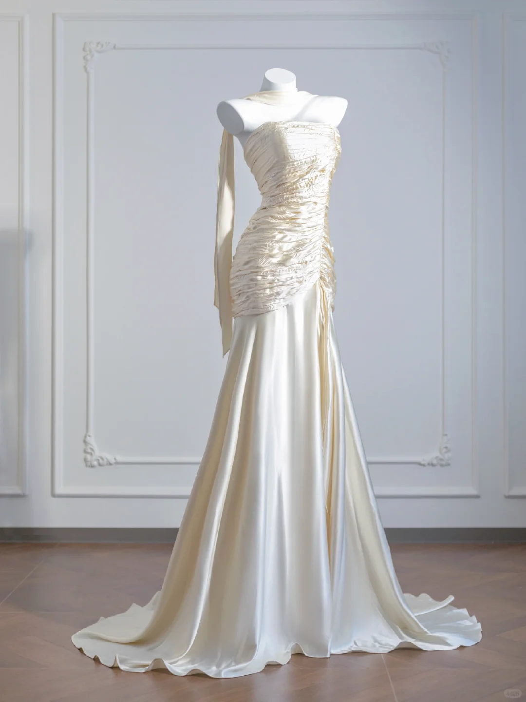 Ivory White Mermaid Spaghetti Straps Pleated Satin Long Prom Dress Party Dress SH4367