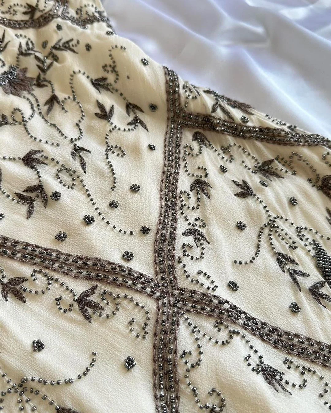 Vintage A Line V Neck Beaded Black Chiffon Open Back Prom Dress Evening Dress SH2501