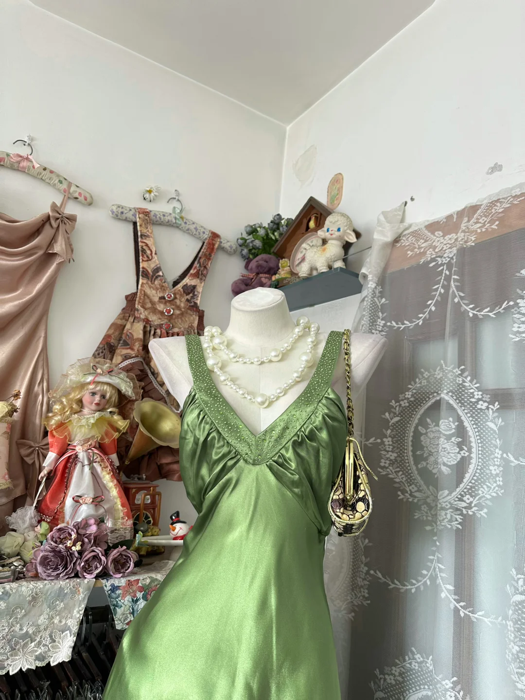 Green Vintage Mermaid V Neck Beaded Satin Long Gradation Prom Dress SH5364