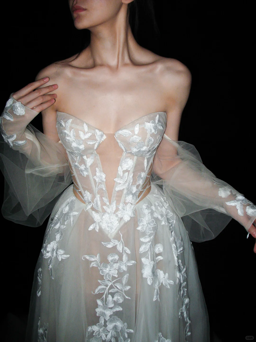 Princess Romantic Ball Gown Puff Sleeve Lace Applique Tulle Long Wedding Dress SH6620
