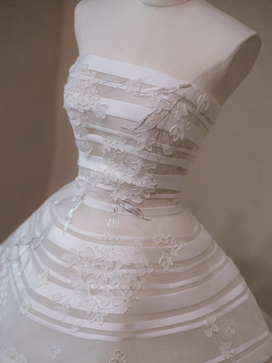 Stunning Ball Gown Strapless Appliques White Organza Satin Prom Dress Wedding Dresses SH4588