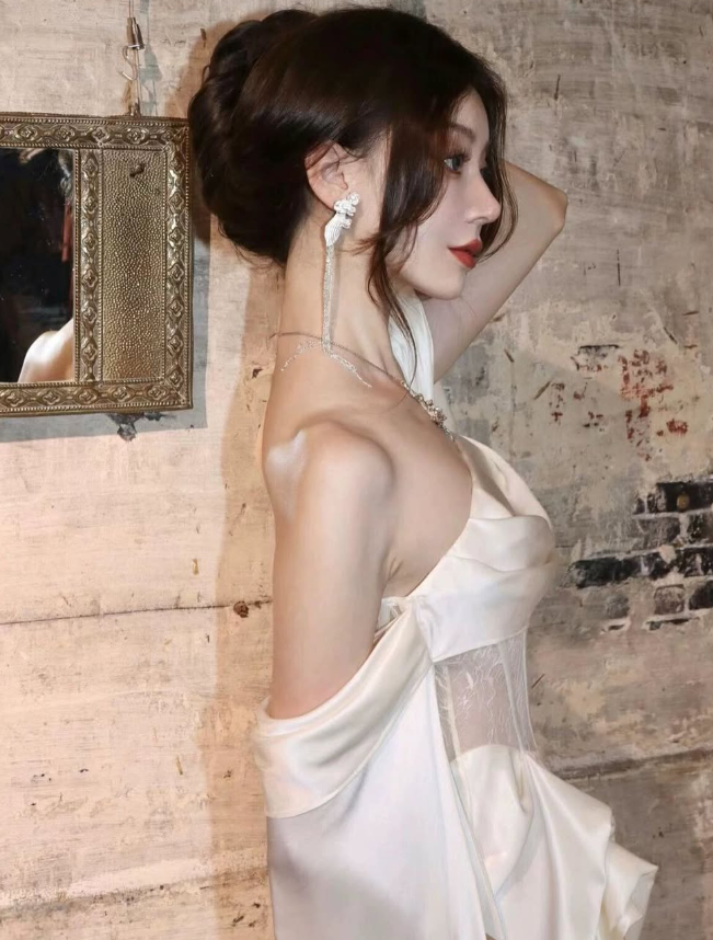 Elegant White A Line Long Sleeve Lace Satin Prom Dress Evening Dress Formal Gown SH3928