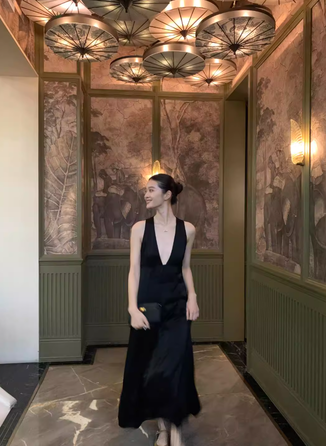 Classic Black A Line Halter Satin Open Back Prom Dress Evening Dress SH4375
