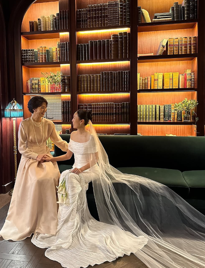 Elegant Sheath Off the Shoulder White Satin Long Prom Dress Wedding Dress SH2469