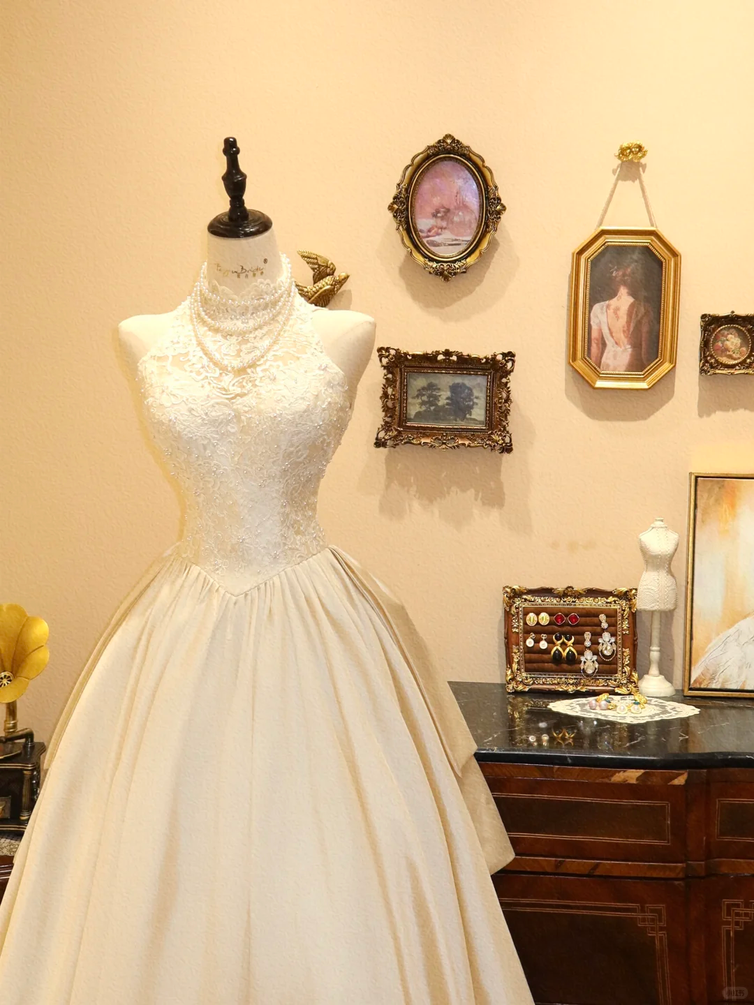 Beautiful A Line Halter Ivory Lace Satin Long Prom Dress Wedding Dress SH7398
