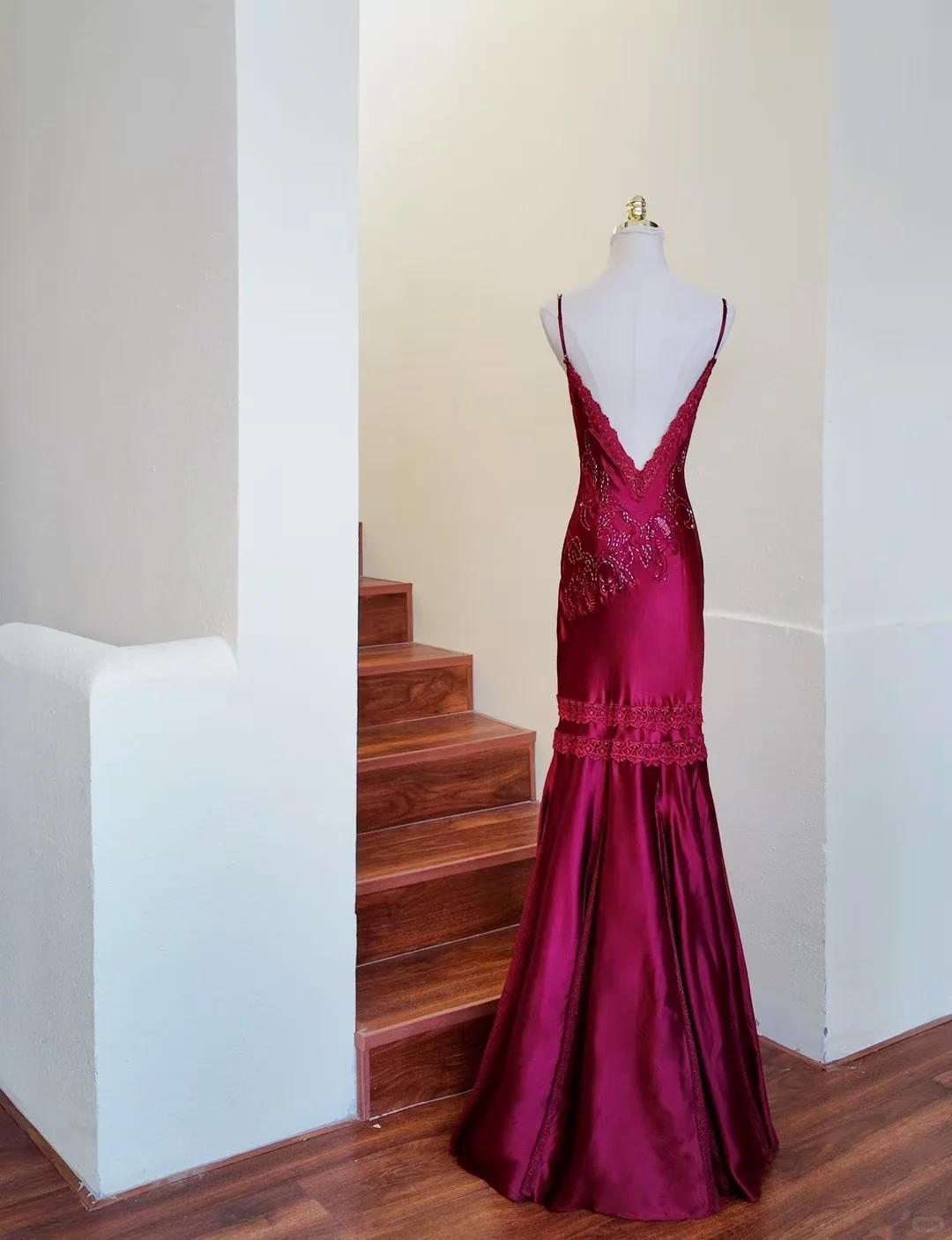 Vintage Red Mermaid Spaghetti Straps Embroidered Beaded Satin Graduation Prom Dress SH5263