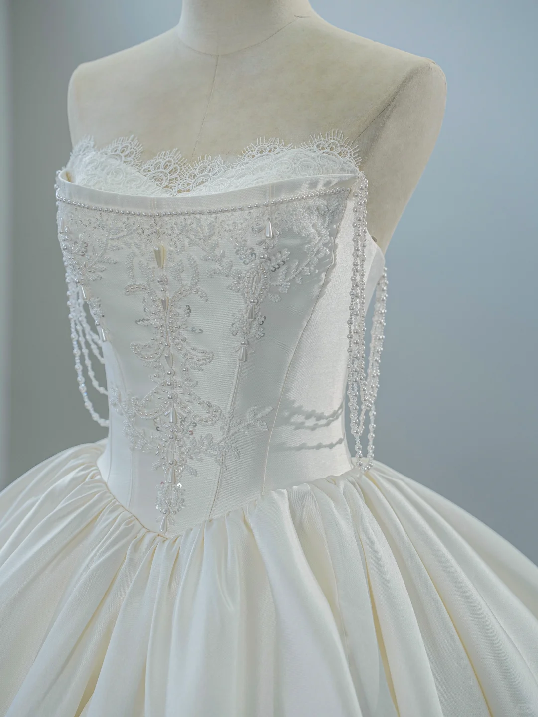 White Pearl Ball Gown Strapless Lace Satin Long 16th Birthday Dress Wedding Dress SH3962